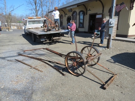 2012 Baggage Cart Arrives at the Depot