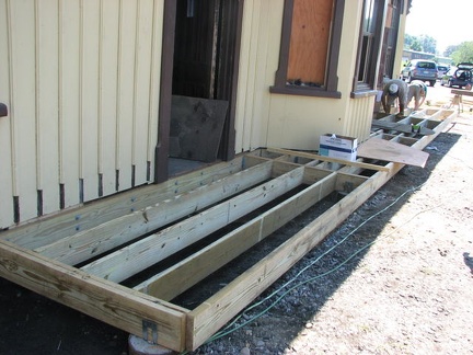 2011-8-20  Deck Supports